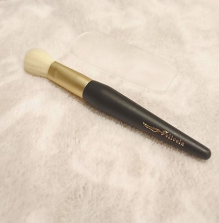 フェリセラ ハイライトブラシのクチコミ「ハイライトを指でぺぺぺっと
乗せていた私に相棒ができました。
🌱フェリセラ ハイライトブラシ.....」(2枚目)