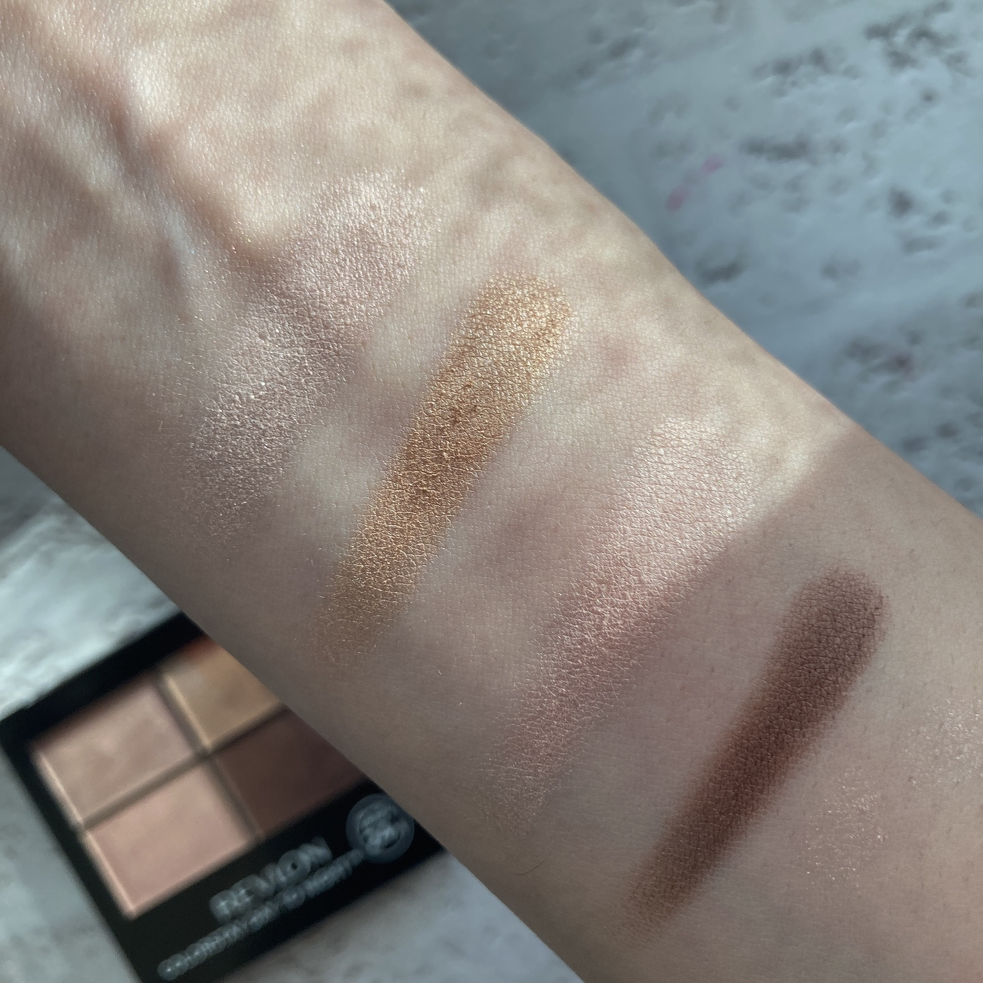 レブロン カラーステイ デイ トゥ ナイト アイシャドウ クアッド 505 デカダン/REVLON/アイシャドウパレットを使ったクチコミ（3枚目）