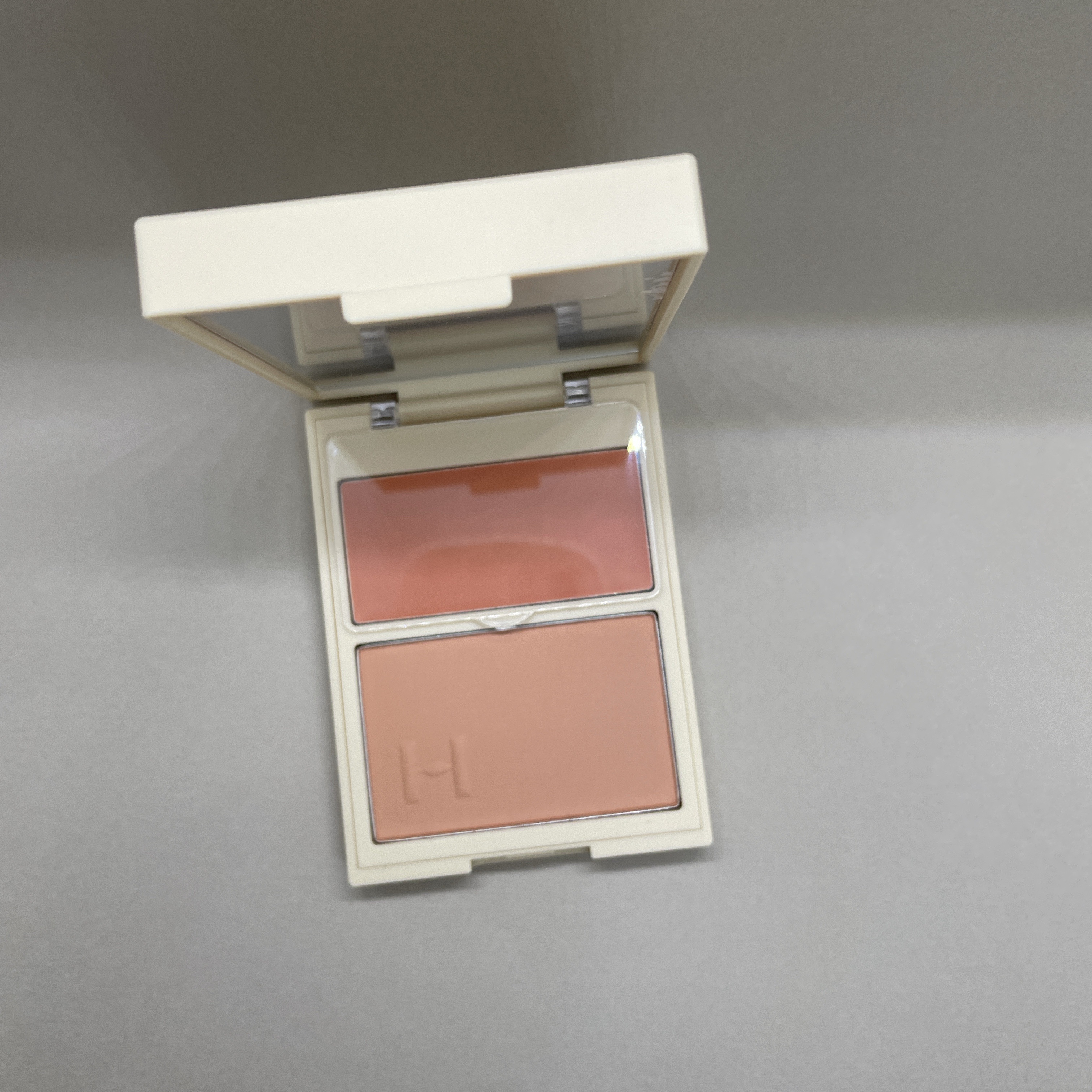 セカンドスキンメッシュマットクッション 23 サンド/hince/クッションファンデーションを使ったクチコミ（3枚目）