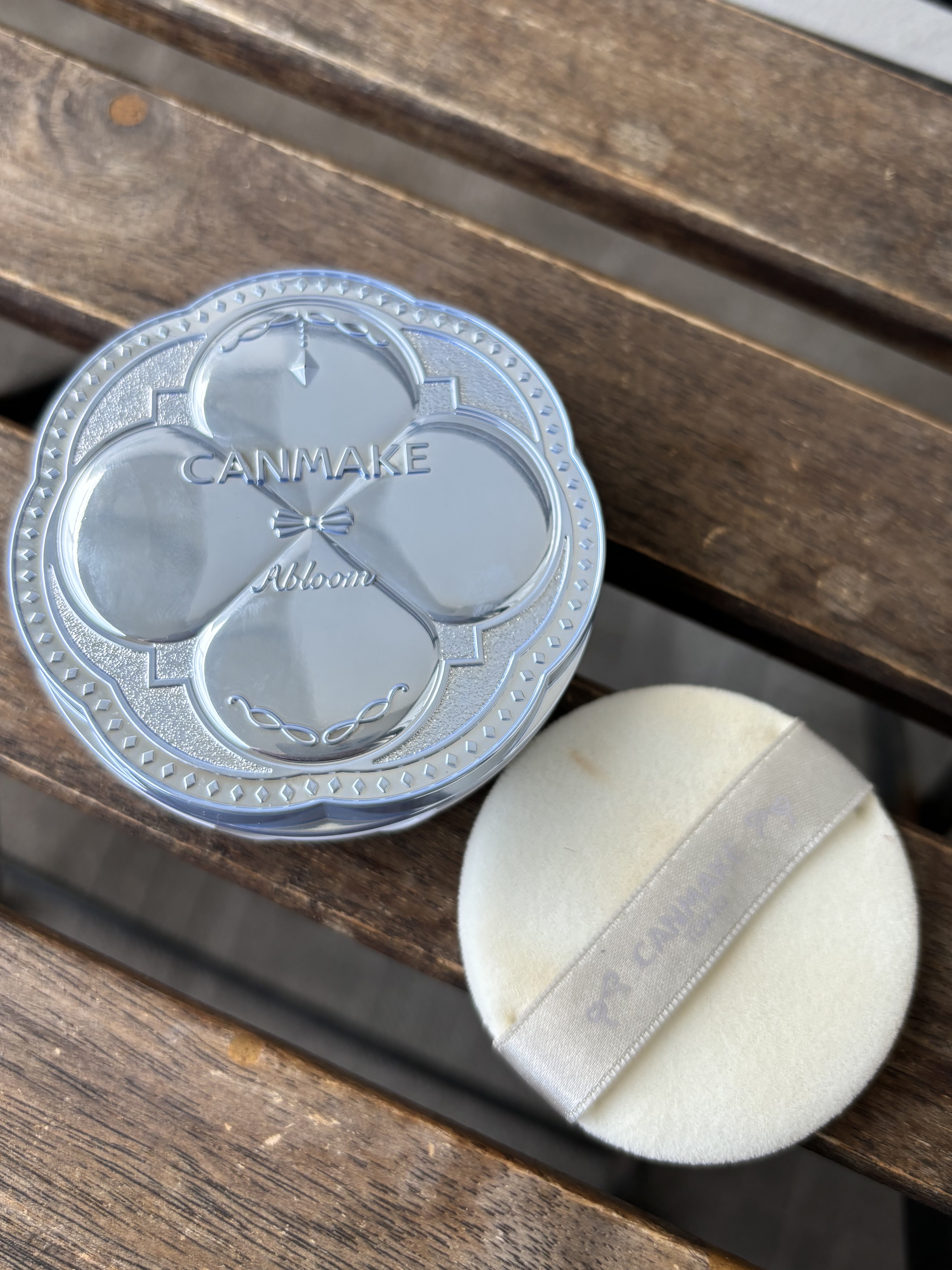 イルミネイティングフィニッシュパウダー　～Abloom～/キャンメイク/プレストパウダーを使ったクチコミ（2枚目）