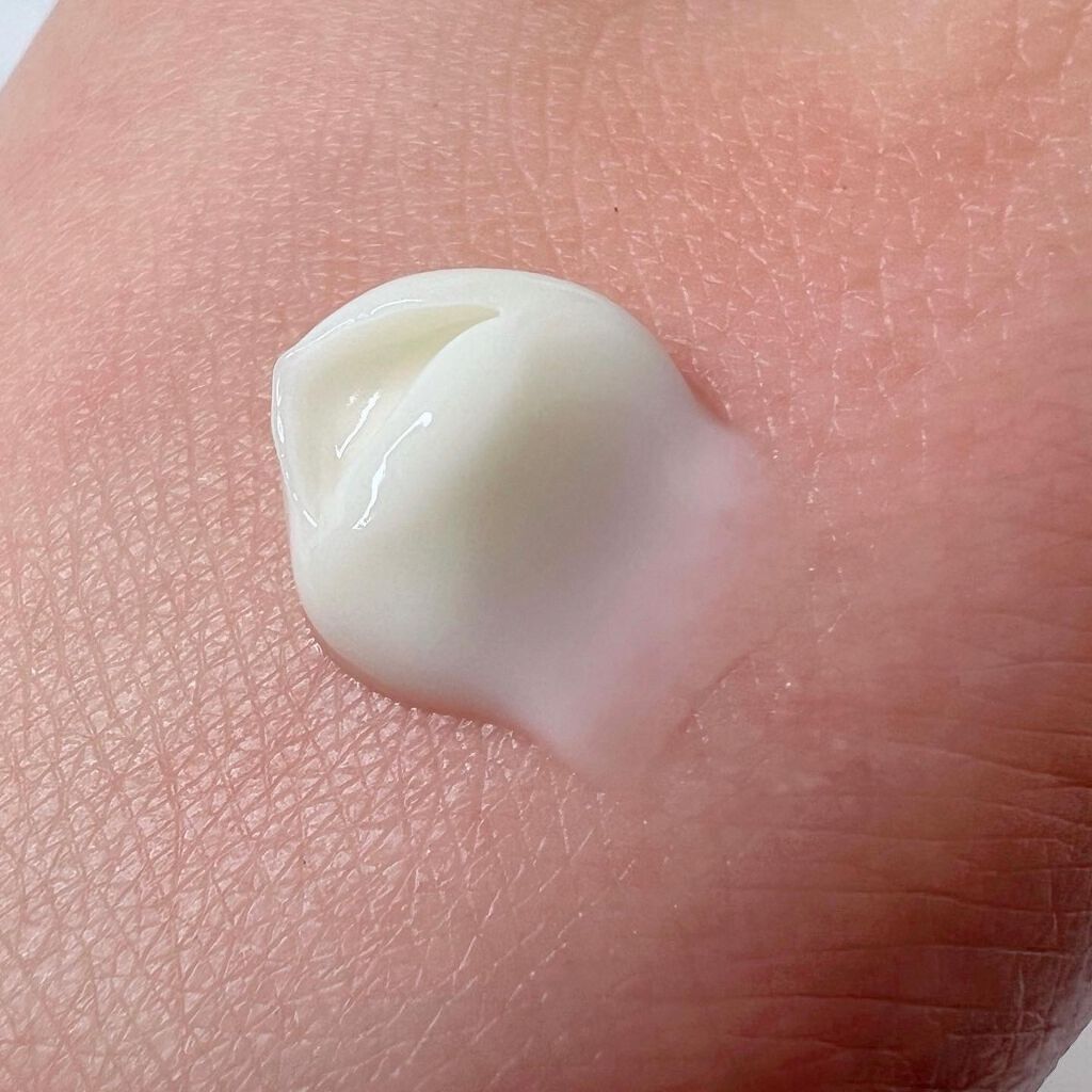 MARKS&WEB モイスチャーハンドクリーム ユズ/ビワ葉のクチコミ「
季節限定の香りで、
ユズ/ビワ葉の爽やかな香り✨

水分の蒸散を防ぐ「マカデミア種子油」「ア.....」（2枚目）