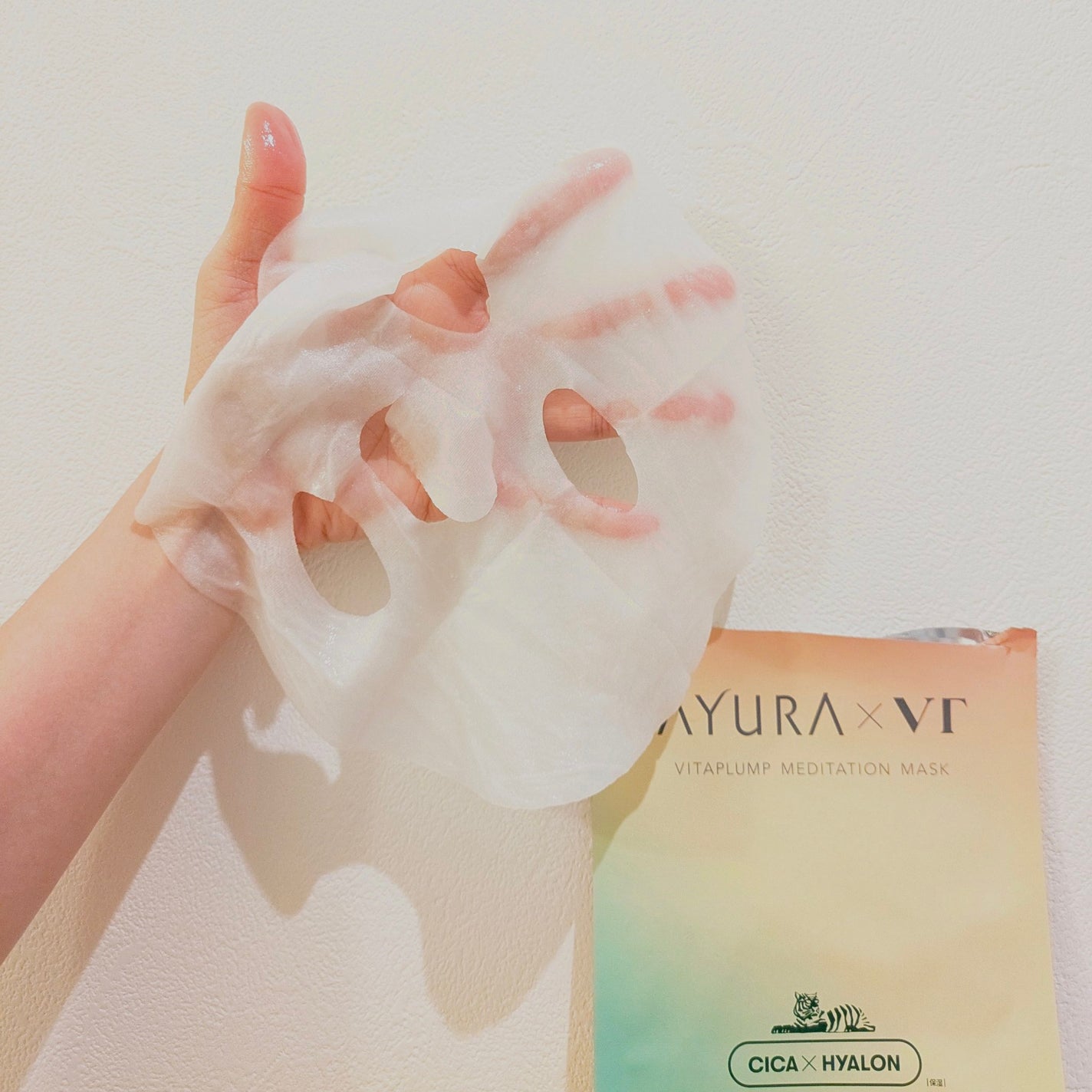 ゆっきぃー/フォロバ100♥ on LIPS 「.ゆらいだ肌も、艶やか⽩⽟肌*へ。.▶AYURA×VT “ヴィ..」(3枚目)