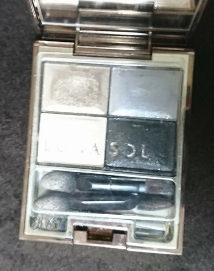 LUNASOL オーシャンシーンアイズのクチコミ「 ルナソル オーシャンシーンアイズ 04 スモーキーオーシャン(アイシャドウ)♪
左上→右上.....」(2枚目)