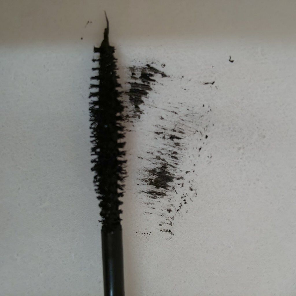 ぱらみ on LIPS 「これは塗りやすくてどんな睫毛にも使いやすいと思います😚💓繊維が..」(4枚目)