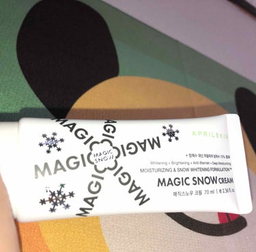 最近話題の【MAGIC SNOW/APRILSKIN】

保湿力があり匂いもいい匂いで肌のトーンも上げてくれる優秀なクリームです🙆‍♀️

ワントーンまでは行かないけど半トーンは上げてくれるので白浮きせ