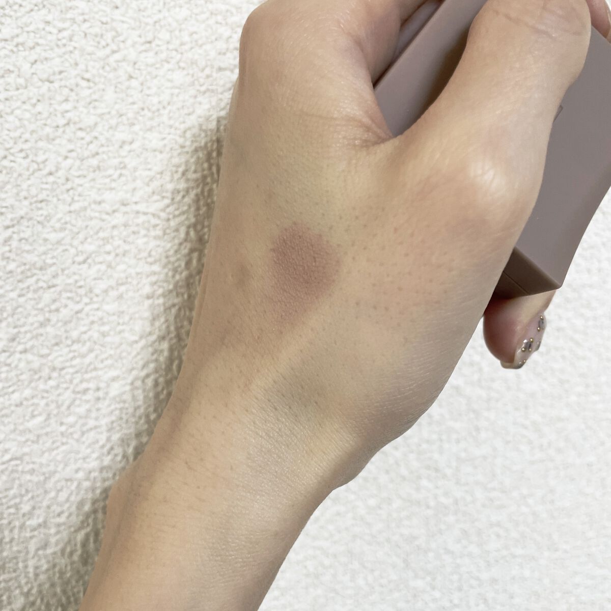 ニューデップスアイシャドウ ST002 オネスティ/hince/単色アイシャドウを使ったクチコミ（2枚目）