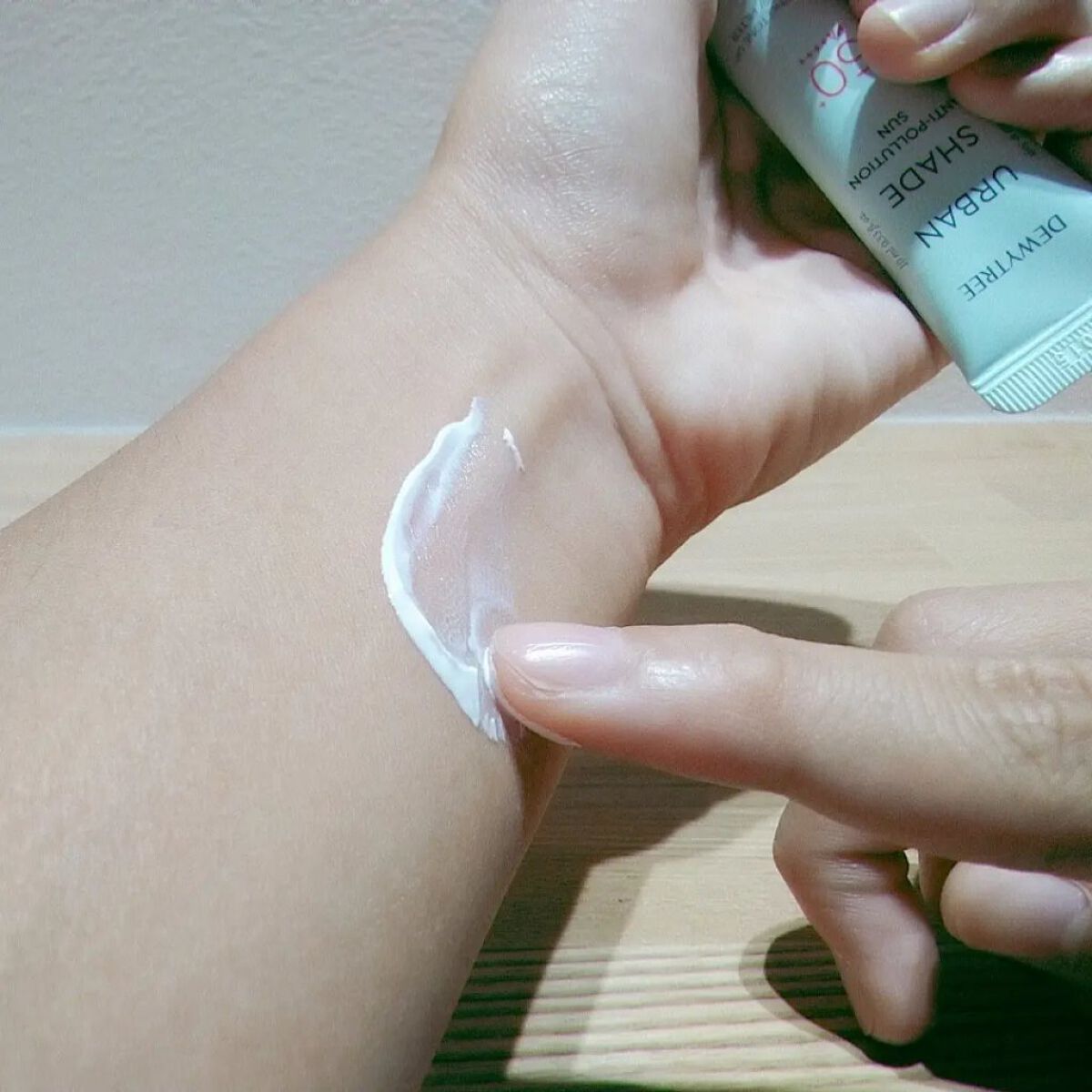 アーバンシェード アンチポーション トーンアップ/DEWYTREE/日焼け止めクリームを使ったクチコミ（3枚目）