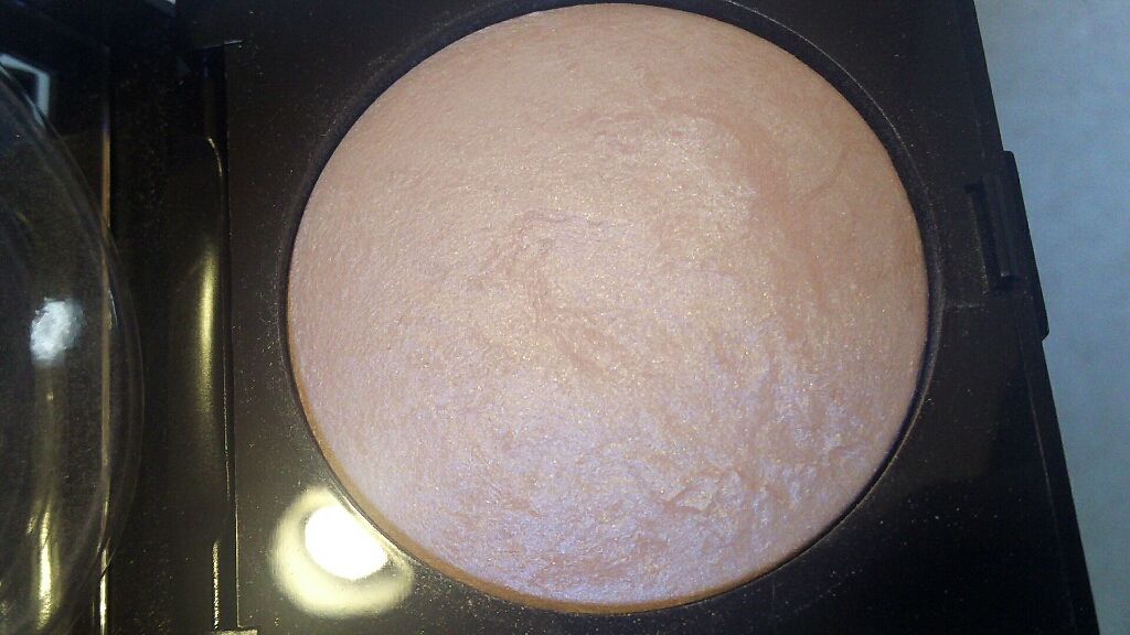 マットラディアンス ベイクドパウダー ハイライト01/ローラ メルシエ/パウダーハイライトを使ったクチコミ（2枚目）