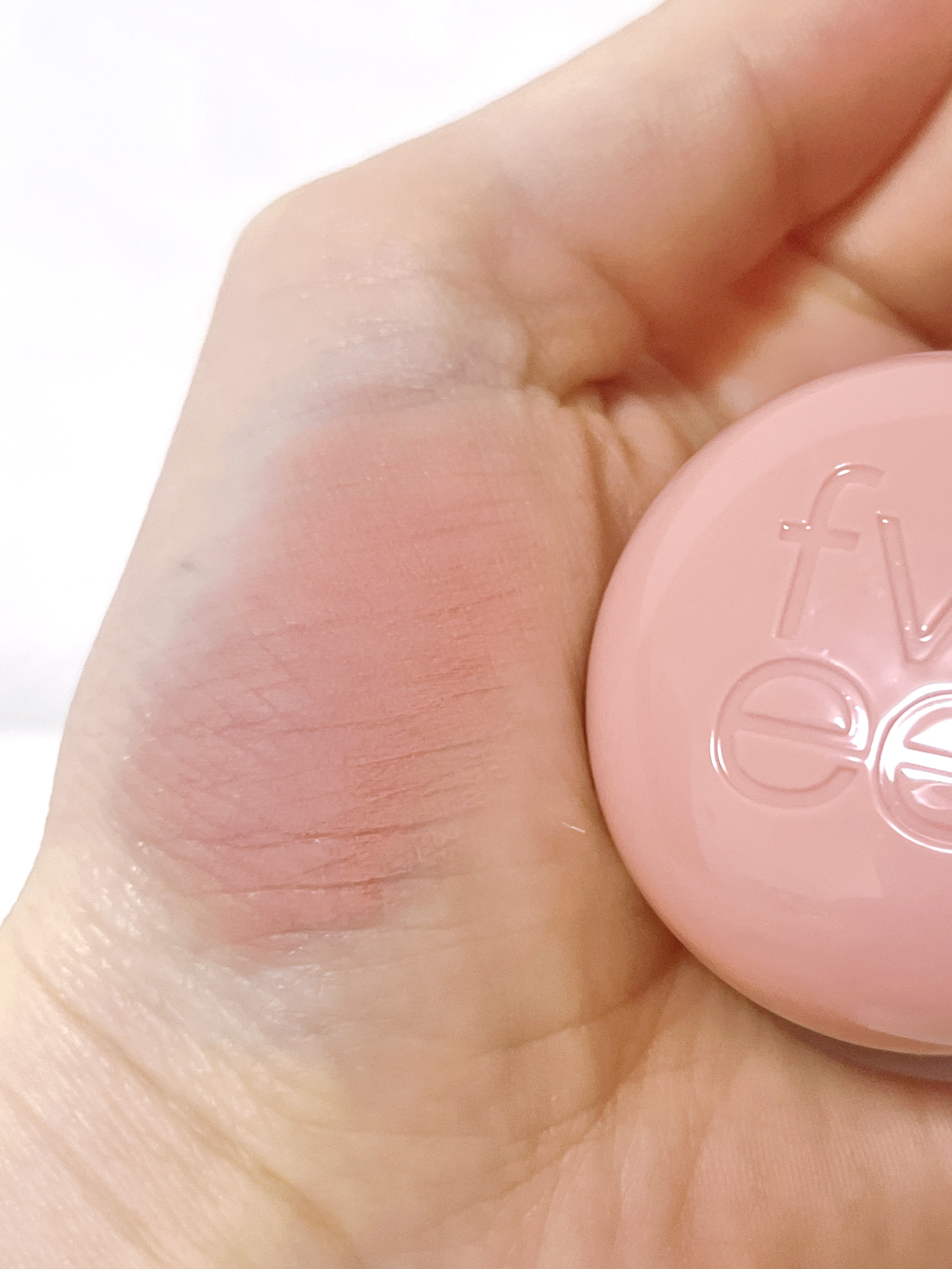 リップアンドチーク ブラーリープリンポット/fwee/口紅を使ったクチコミ（3枚目）