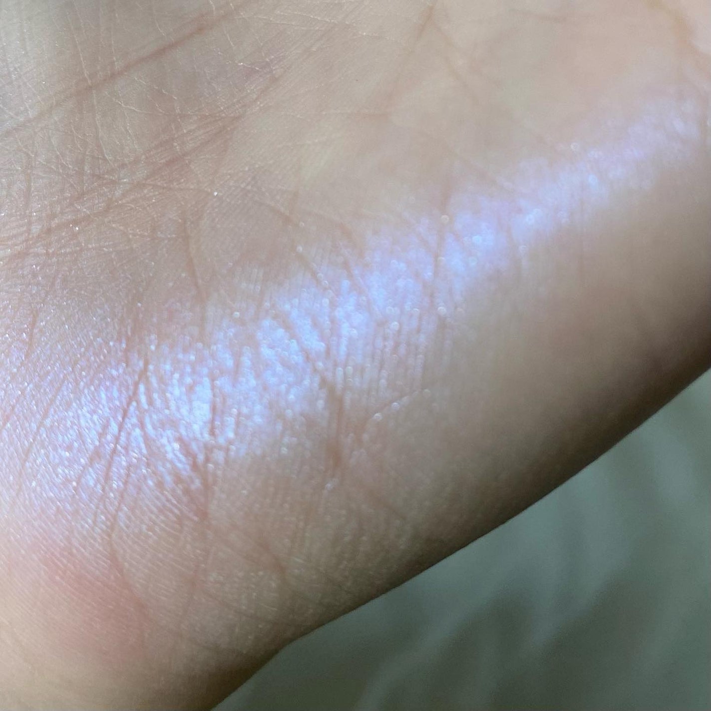 透明ちゃん@LIPSパートナー🤍 on LIPS 「宝石みたいな光が瞼に宿るアイシャドウ無印で発見した…..アイカ..」(5枚目)