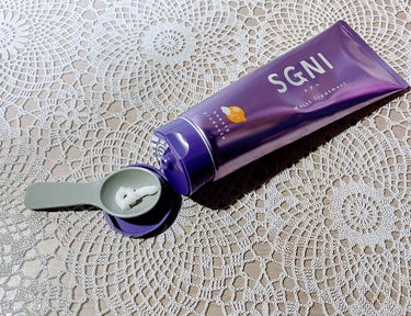 SGNI スグニ モイストトリートメントのクチコミ「傷んだ髪&ぱさつく髪にすばやく馴染んで保湿＆補修"

 



コックリしたテクスチャで

べ.....」（1枚目）