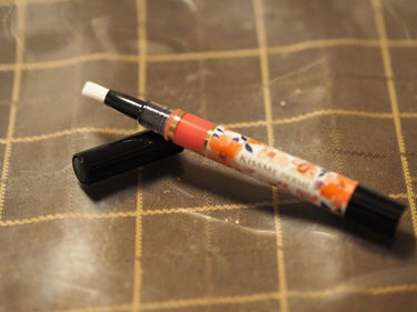 キスミー フェルム 紅筆リキッドルージュのクチコミ「購入品

筆タイプの口紅が珍しくて購入。
筆が硬いのと色味が薄すぎるのが正直好みでないのと
塗.....」（2枚目）