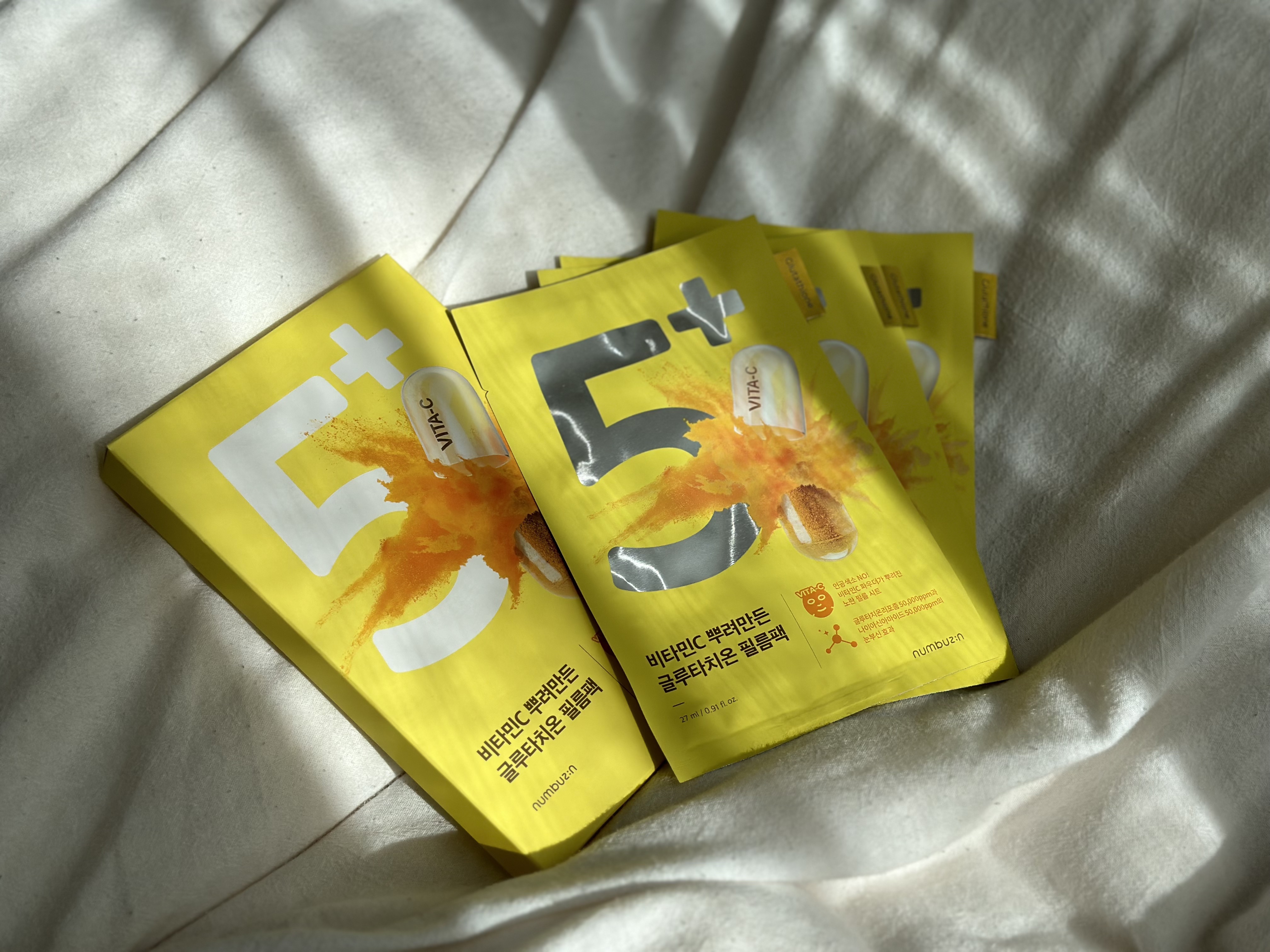 1/17に発売されたナンバーズインのシートマスク🍋
大人気の5番のシートマスクはナイアシンアミド、ビタミンC、ビタミンC誘導体配合。保湿成分もたっぷりでみずみずしいつけ心地。
シートマスクも黄色くて顔につけるとインパクト大！笑
この色は人