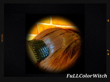 👑スティーブンノル　カラークチュール カラートリートメント 003ブラウン👑⁡
⁡
❤️ダメージを補修しながら、根もとや生え際まで自然な髪色に染め上げるヘアーカラートリートメント❤️⁡
⁡
✔️カラーリスト監修。白髪部分が目立ちにくく地毛の色とも自然に馴染む色彩設計💡⁡
⁡
✔️白髪への染まりやすさにこだわった高浸透×高密着ジェル処方。密着力を高め、1回の使用でもしっかりと染まりやすい処方だから🧤手袋はマスト🧤⁡
⁡
✔️キューティクルの内側まで染料が浸透・定着することで褪色しにくく、高い色持ちを実現。各染料ごとの特長を考慮した最適のバランスで染料をブレンドすることで、経時による色の変化も最小限に抑制します。⁡
⁡
✔️毛髪内部と毛髪表面からダブルで補修。⁡
⁡
✔️グリーンフローラルムスクの香りで使い安い⤴️⁡
⁡
✔️私はしっかり染めたい派なので、塗布して20～30分おいてます💡⁡
⁡
✔️デイリーケアで染めれるツールが増えると、こまめに髪色メンテナンス出来るのが嬉しい👍️✨⁡
⁡
✔️個人的には、オレンジブラウンも作って欲しいです❤️⁡
⁡
❤️ヘアカラー、ワンダフル～❤️⁡
⁡
#スティーブンノル　#カラークチュール　#カラートリートメント　#pr　#stephenknoll⁡
#stephenknollnewyork#カラークチュールカラートリートメント#スティーブンノルニューヨーク #skny#サロンケア#ホームケア #hair#ヘアスタイル#コンディショナー#トリートメント#カラー#カラーケア#春カラー#ハイトーンカラー#ブリーチカラー#カラーリング#ヘアカラー#美髪#髪#ツヤ髪#髪質改善#ヘアケア#白髪染め#白髪ケア　#暗髪、　#暗髪カラー　#透明感カラー#美しい髪　#髪メンテ　#美容垢の画像 その1