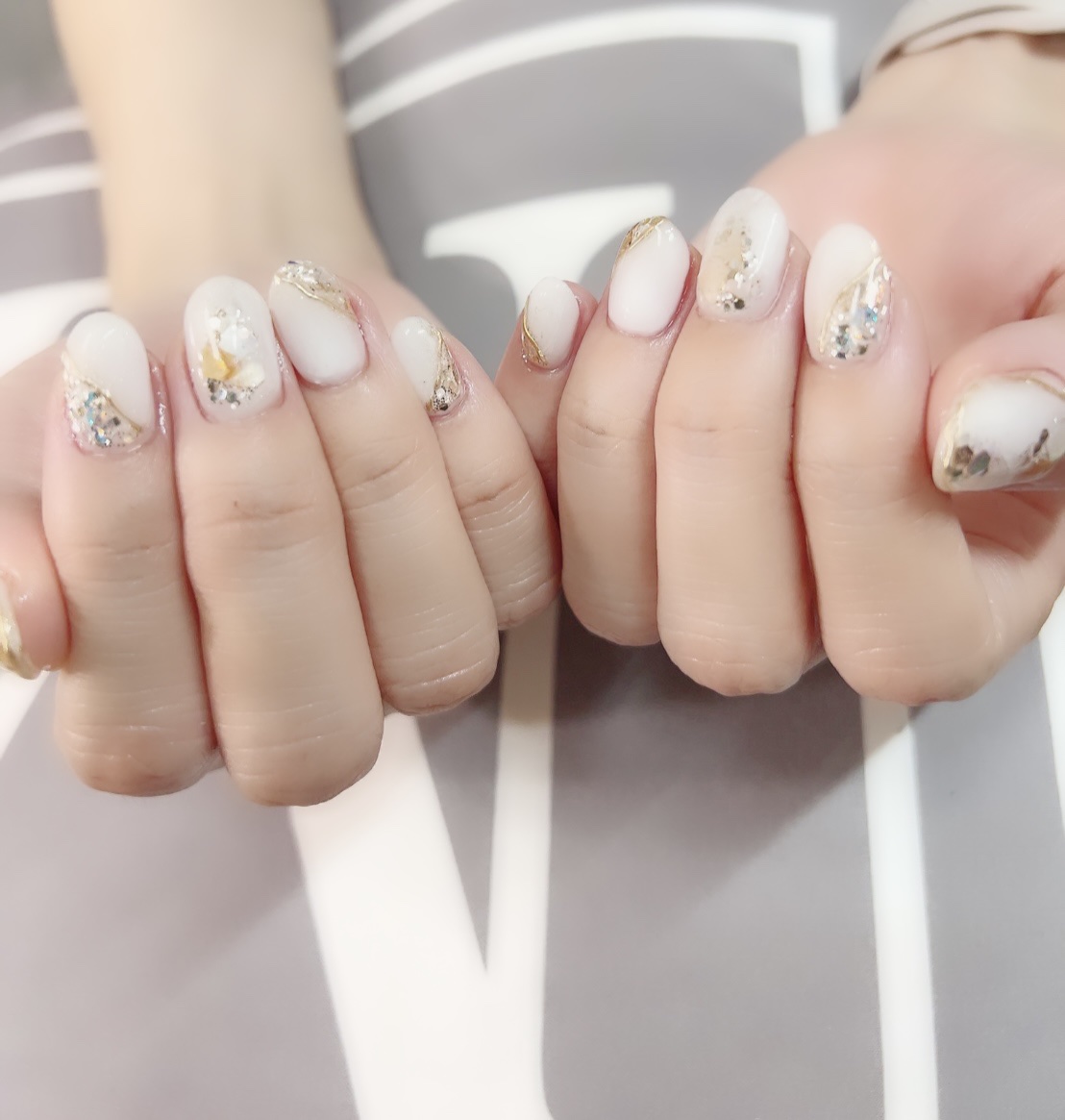 #ジェルネイル,#ニュアンスネイル,#シェルネイル,#キラキラネイルのネイルデザイン