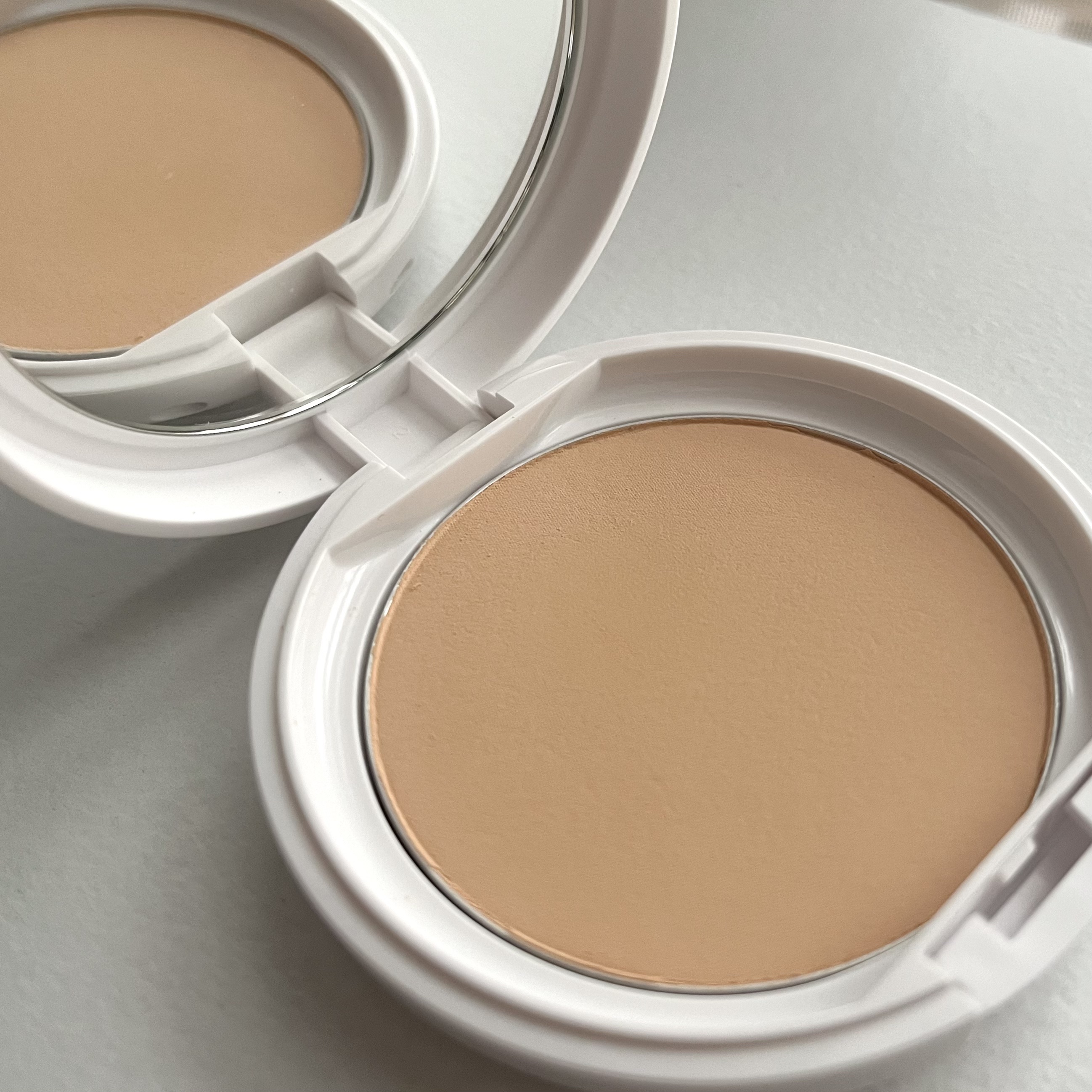 パウダレスフィットファンデーション 01 ライトオークル/Moist Labo/パウダーファンデーションを使ったクチコミ（2枚目）