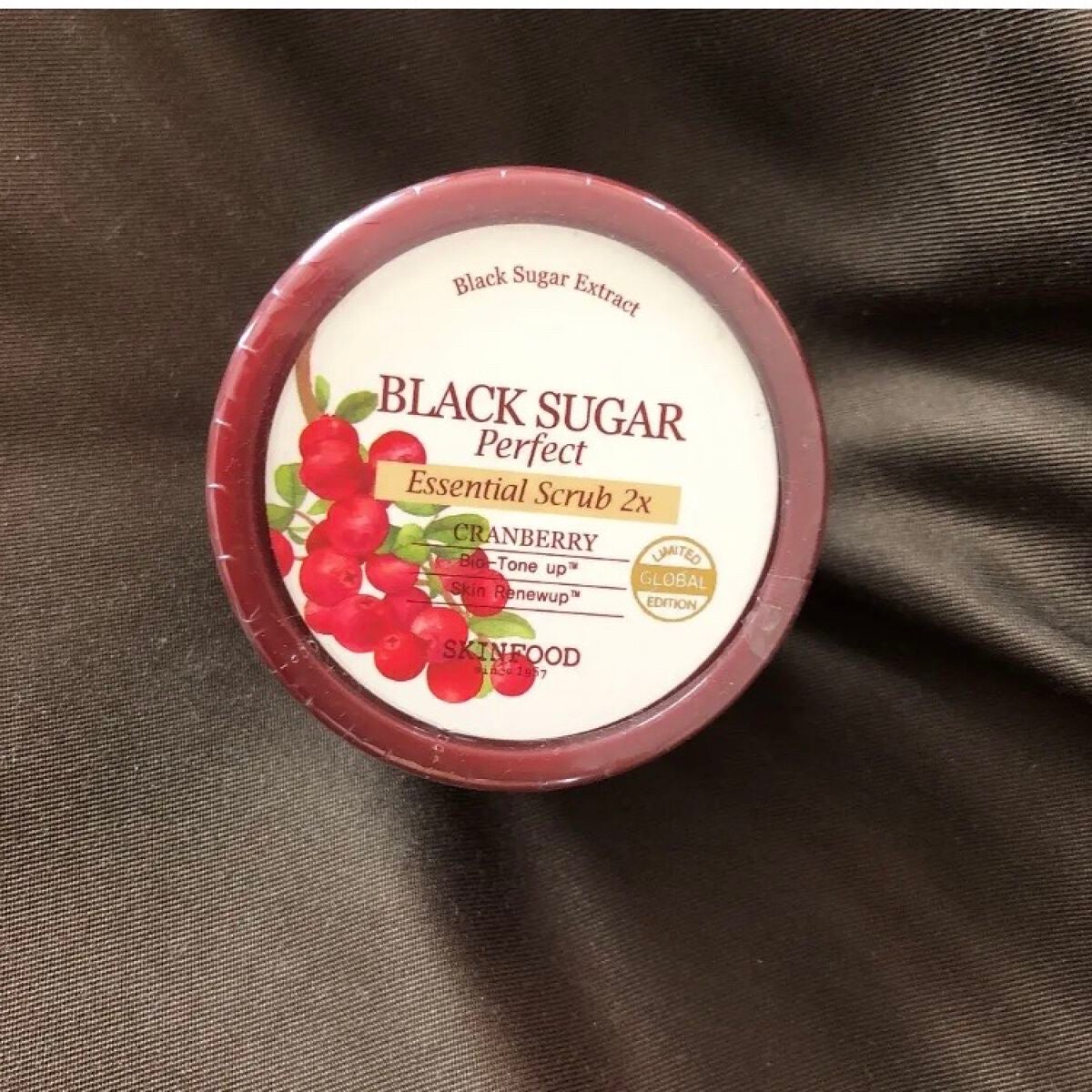 ブラックシュガーパーフェクト エッセンシャルスクラブ2Xクランベリー/SKINFOOD/洗い流すパック・マスクを使ったクチコミ(1枚目)