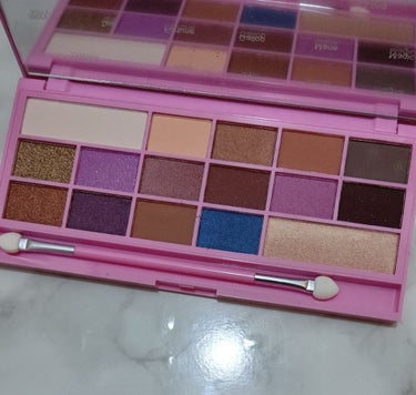 アイシャドウパレット アイラブチョコレート ユニコーンラブ/MAKEUP REVOLUTION/アイシャドウパレットを使ったクチコミ（2枚目）