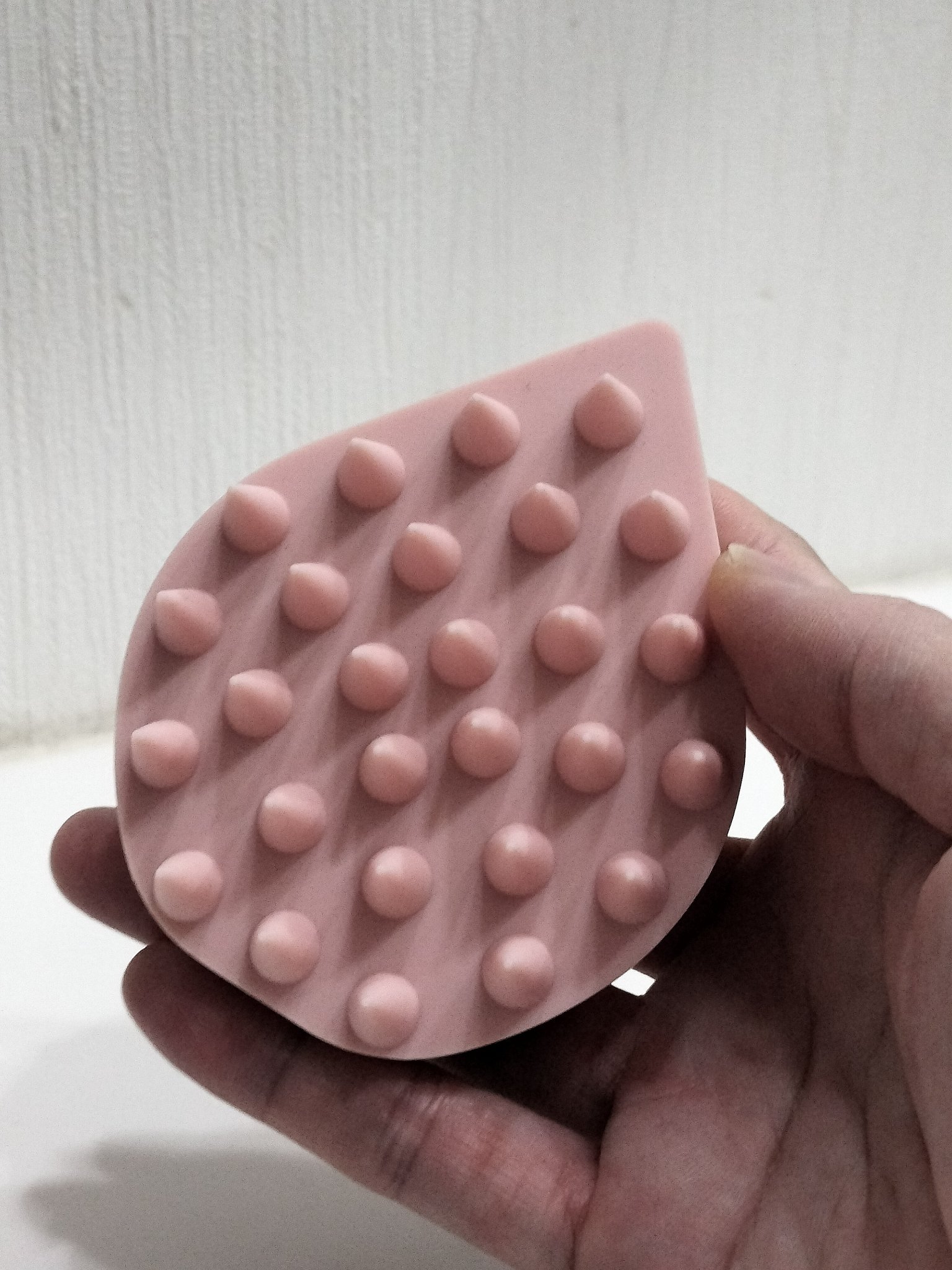 リラクシングマッサージブラシ/エトヴォス/スカルプブラシを使ったクチコミ（2枚目）