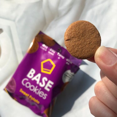 ベースフード BASE Cookies さつまいものクチコミ「今日のおやつは
ベースクッキーの
さつまいも味🍠
ザクザク食感で甘さ控えめ。
ほっこりしたお芋.....」（2枚目）