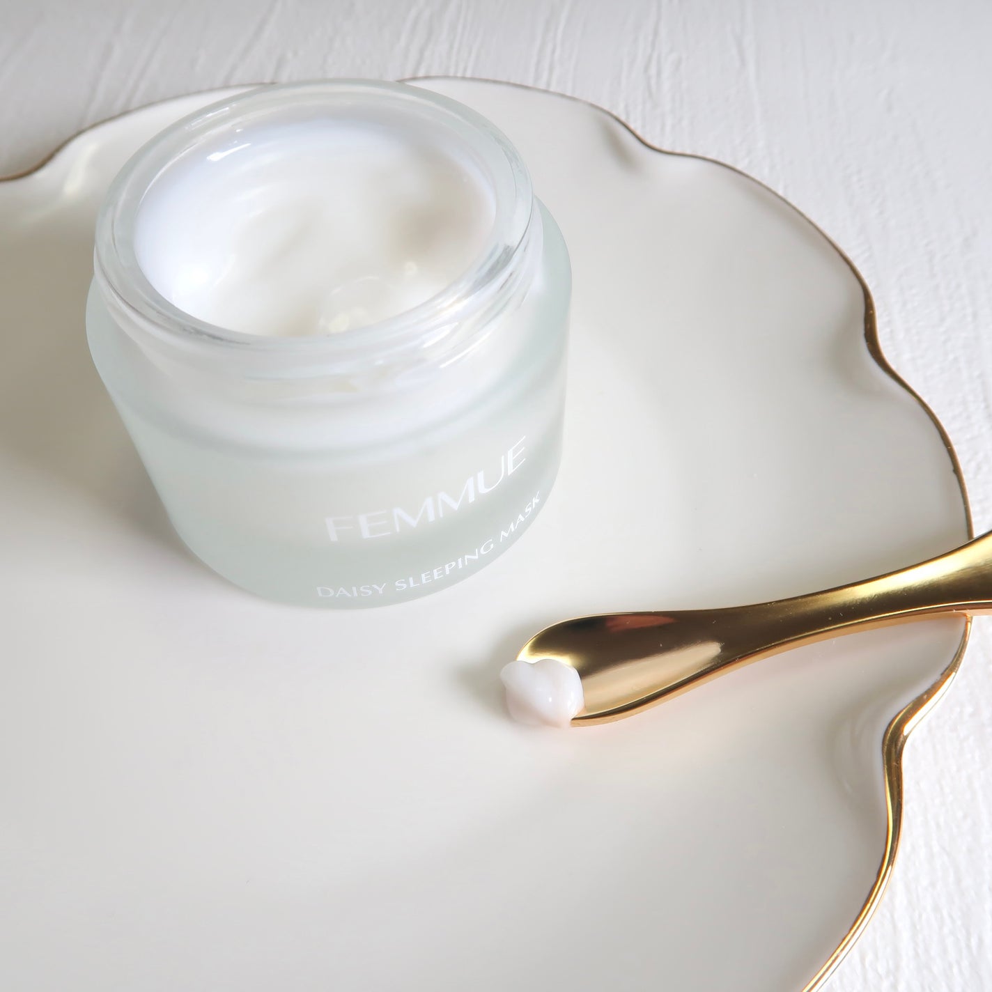 ローズウォーター スリーピングマスク/FEMMUE/フェイスクリームを使ったクチコミ(5枚目)