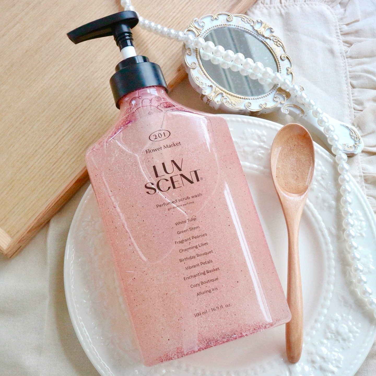 スクラブボディウォッシュ フラワーマーケット ホワイトチューリップ/LUV SCENT/ボディスクラブを使ったクチコミ（1枚目）
