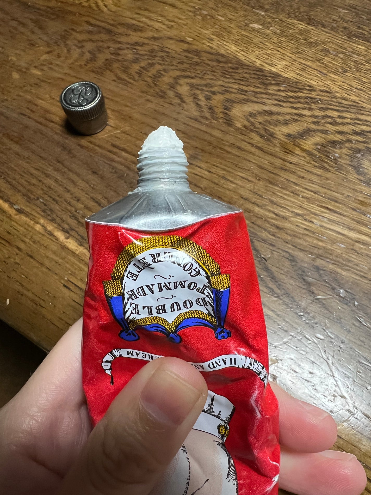 ドゥーブル・ポマード・コンクレット/オフィシーヌ・ユニヴェルセル・ビュリー/ハンドクリームを使ったクチコミ(2枚目)