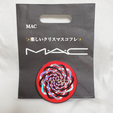 🎅🏻楽しいクリスマスを🎅🏻

MAC クリスマスコフレ　アイパレット

とにかくパケが面白い、アイシャドウパレット！
このパケ、クルクル回るんです！
可愛くないですか⁇

色味は
通常販売されている　の