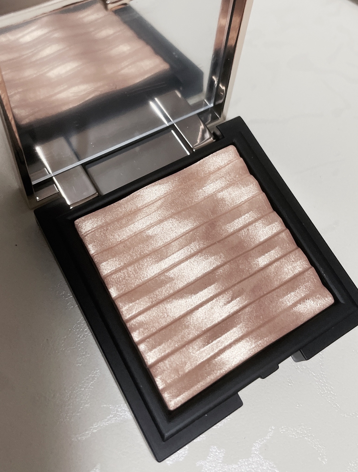 プリズム エアー ハイライター 03 GOLDEN TIME/CLIO/パウダーハイライトを使ったクチコミ（1枚目）