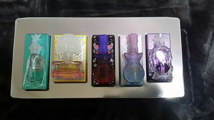 ANNA SUI ミニチュア ポーチコレクションのクチコミ「アナスイのミニ香水でっす!!第一弾!!
色んな種類あって、被ってるの多いけど
どれか1つだけは.....」(2枚目)