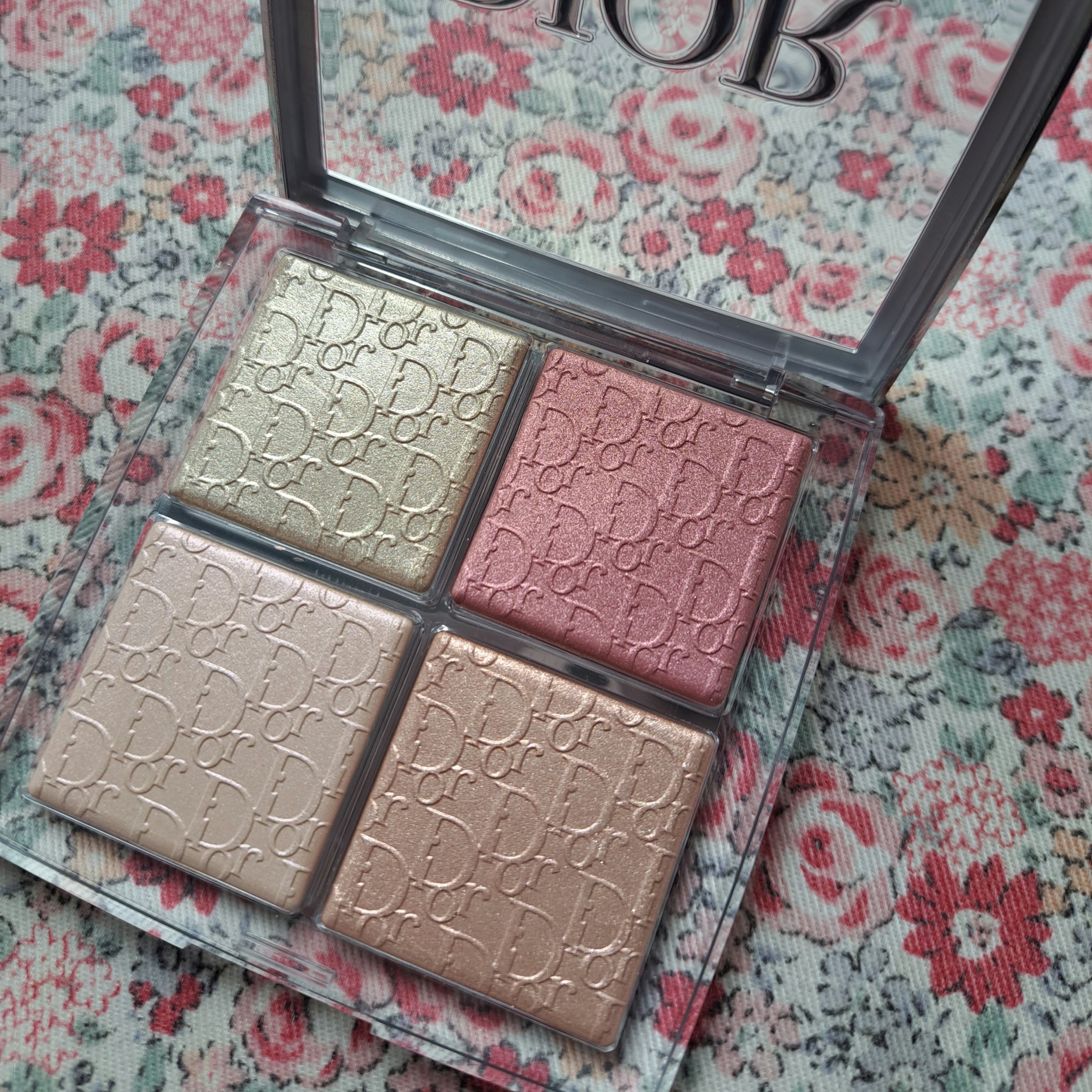 ディオール バックステージ フェイス グロウ パレット 004 ローズ ゴールド/Dior/ハイライトを使ったクチコミ（2枚目）