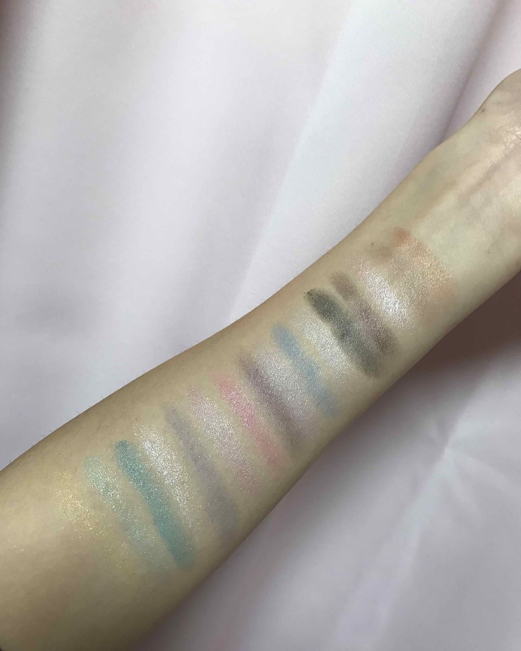 メイクアップブック/マリブビューティー/アイシャドウパレットを使ったクチコミ（3枚目）