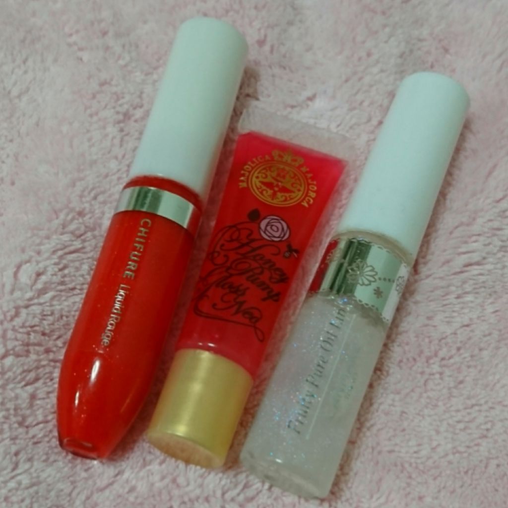 ちふれ
リキッドルージュ503
単品でも口紅の上から薄～く塗っり。

マジョマジョ
リップグロスRD441
安い！安い！安い！ それだけ( ﾟAﾟ )

キャンメイク
オイルリップ03
ツヤツヤになるけどべたべたしないので好きです。
