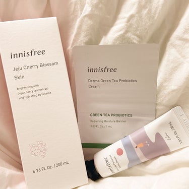 innisfree

チェリーブロッサム スキン

拭き取り化粧水として購入☺︎
ほんのりさくらんぼの香りがします🍒
刺激もないし、ナチュラルに使える化粧水です。
拭き取りとして使うならたっぷりコットン