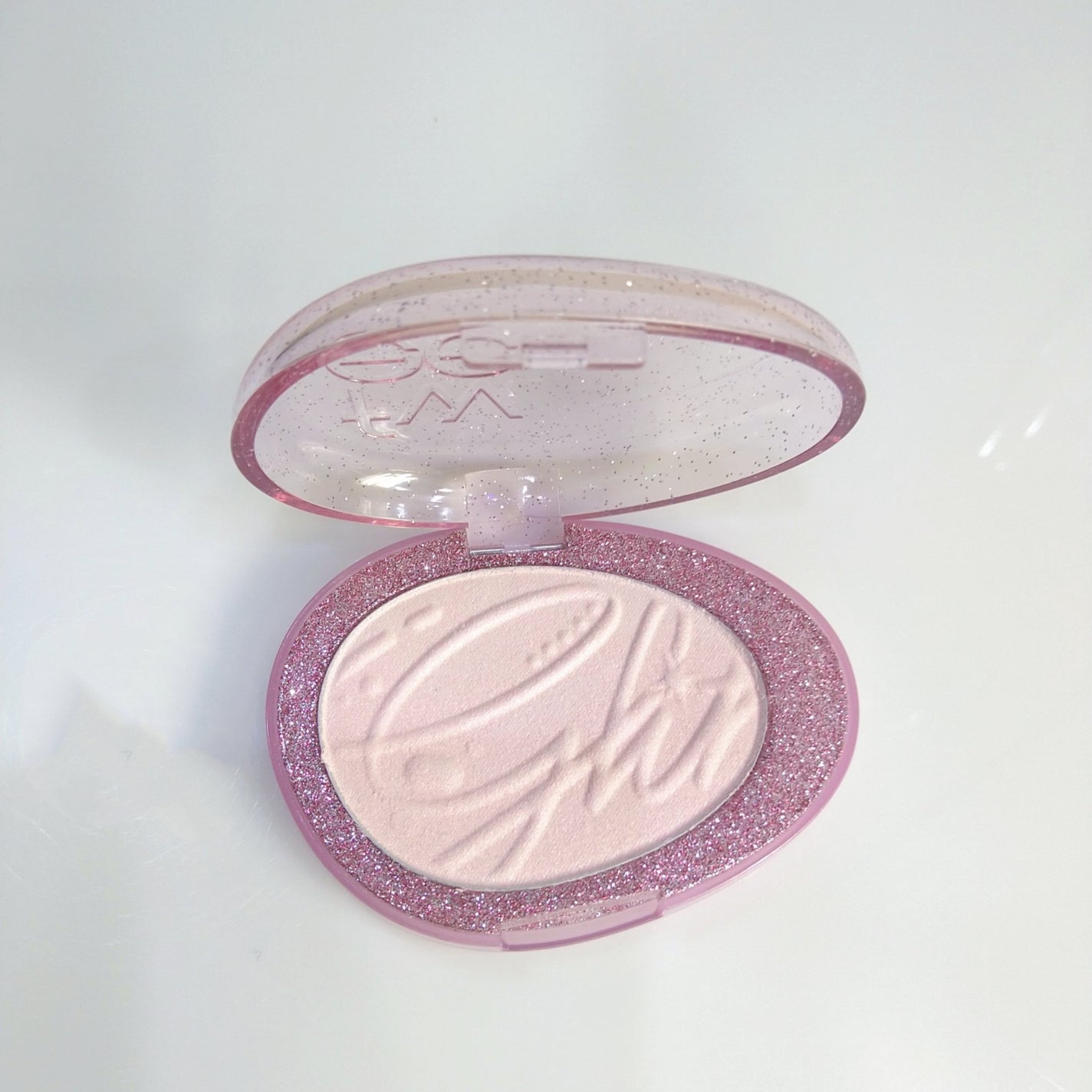 フィー グリッツストーンハイライター/fwee/パウダーハイライトを使ったクチコミ(1枚目)