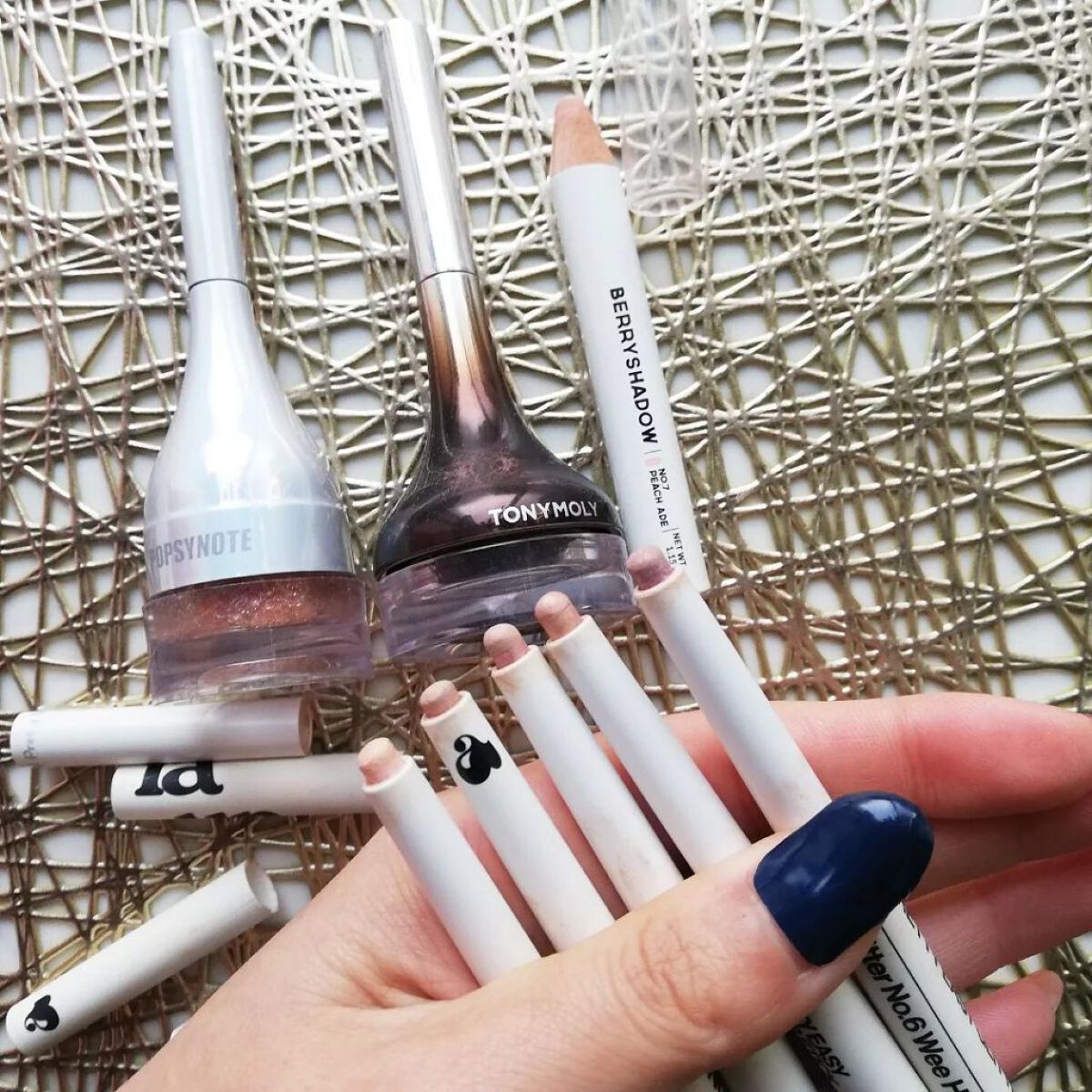 プリティー イージーグリッタースティック N°8 ヌーディーモーン/unleashia/グリッターを使ったクチコミ（2枚目）