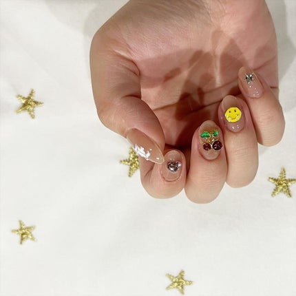 cst on LIPS 「背景が変わるとネイルの雰囲気も変わるー😍❤️🔥#ネイル写真#..」(3枚目)