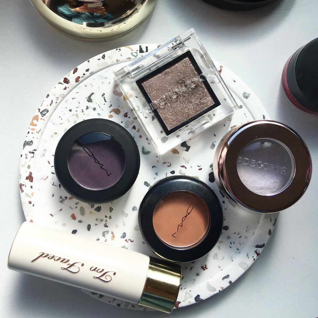 パウダー キス アイシャドウ イッツ ヴィンテージ/M・A・C/単色アイシャドウを使ったクチコミ（1枚目）