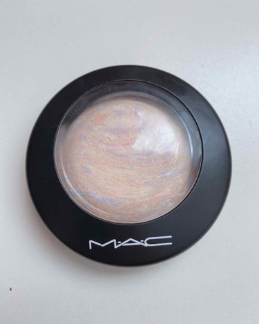 MACのハイライトずっと愛用してます ♡

粉っぽくもなく、ギラギラしすぎないのでナチュラルに艶をだしてくれます◎

#MAC ハイライト 
#MAC
#ハイライト
#私のおうち美容 