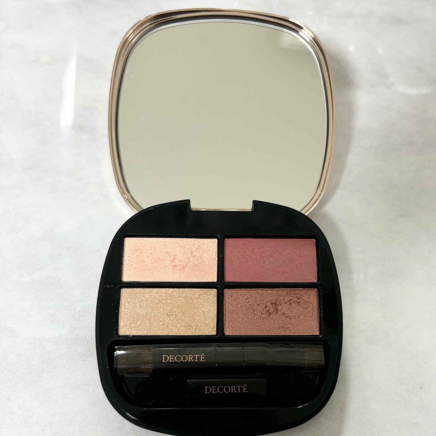 コントゥアリング アイシャドウ/DECORTÉ/アイシャドウパレットを使ったクチコミ(1枚目)