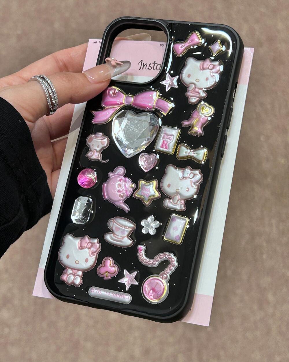 ケース大好きっ子 on LIPS 「助けてくれる素敵な少女#iPhoneケース#購入品#ダイソー#..」(3枚目)