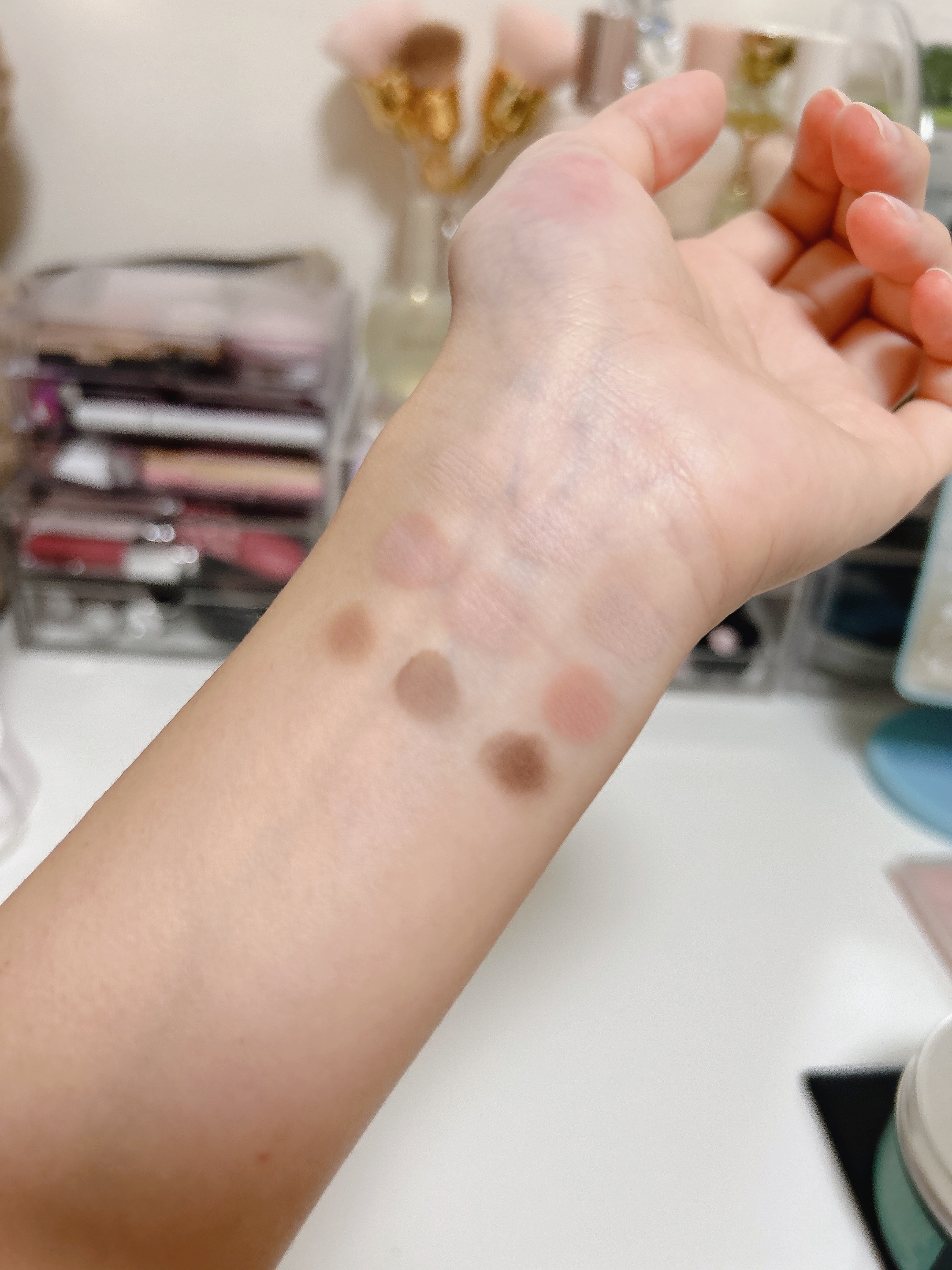 シャドウパレット 13 クール ブレンディング/dasique/アイシャドウパレットを使ったクチコミ（3枚目）