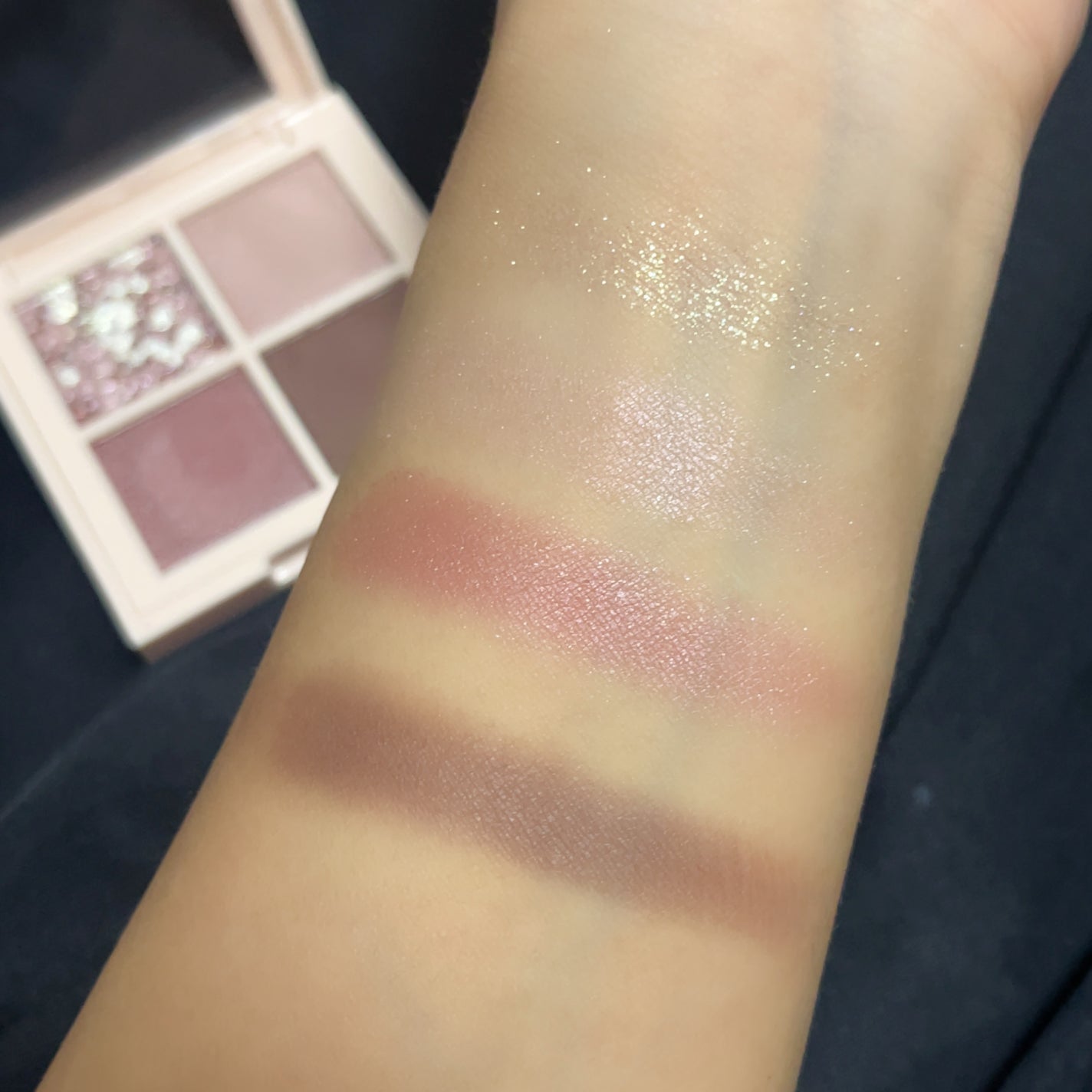 レブロン ダズル アイシャドウ クアッド/REVLON/アイシャドウパレットを使ったクチコミ(3枚目)