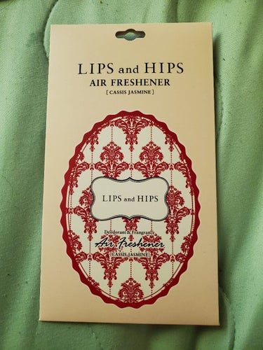 
ルームフレグランスを買いました！
LIPS and HIP SAIR FRESHENER  カシスジャスミンの香り

今季冬の限定商品です♥️
植物生まれの消臭成分配合とのこと。

なかを開けてみると