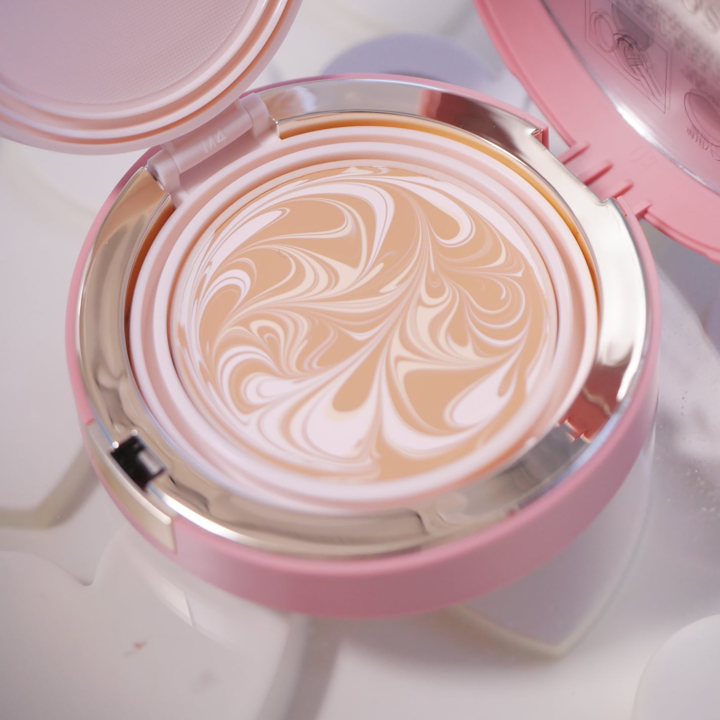 ヴェールヌーディ エッセンスパクトグロウ/AGE20’s/クリーム・エマルジョンファンデーションを使ったクチコミ(5枚目)