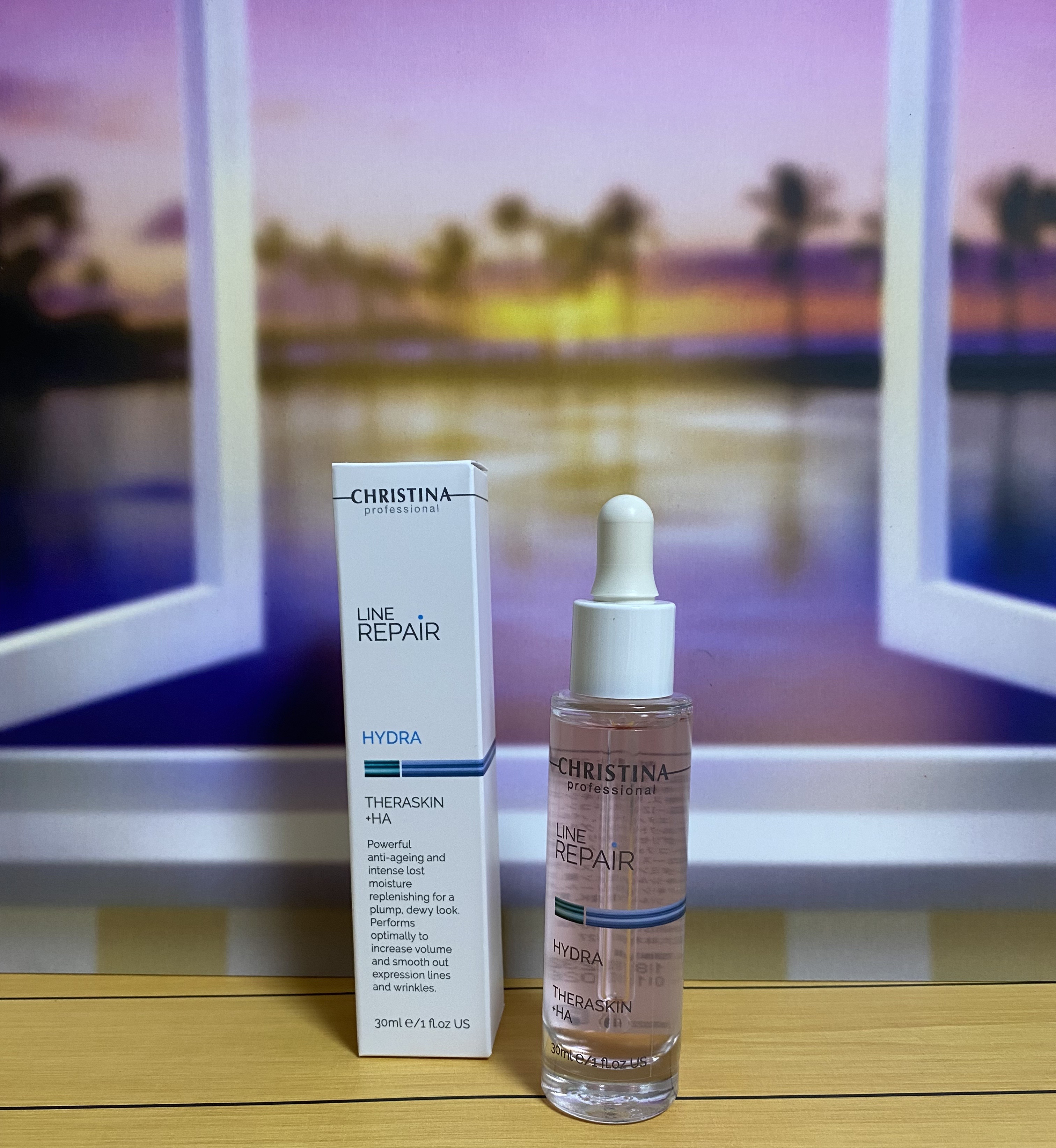 少しとろみがある美容液です！
でも、伸びが良く、ベタベタしないです。
香りがやや独特だけど、香りは最初だけですぐ消えました！
 使用量が数滴で済むのがコスパは良きで嬉しいポイントです！
また、スポイトタイプで衛生的にも安心です。 
#テラス