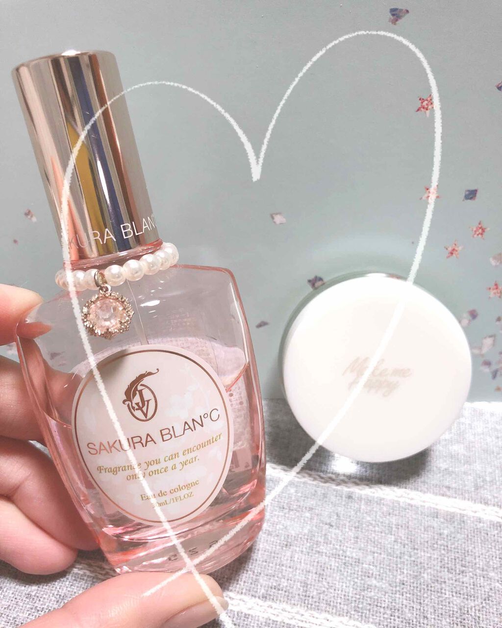 お気に入りの香り紹介*°

🌸SAKURA BLAN℃🌸(ひだり)―――
【一年に一度しか出会えない香り】
サクラの香りが好きなので、パールチャーム付きのパッケージも可愛いし即買いでした♬.*ﾟ
髪の毛にも使えるそうです♥ᵕ̈*
少し甘