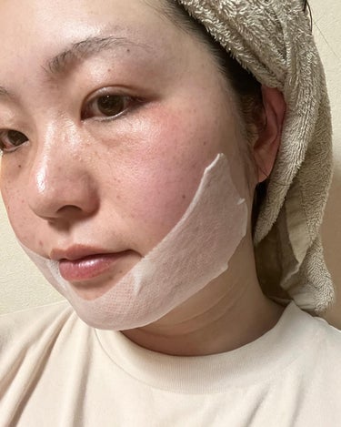 のびのびする楽しいバンドマスクが韓国から来た🇰🇷🥺✨

lalachuuのイージーチョップバンドマスク ユースシェーパー

ララチュのこれ考えた人に拍手👏🏻
サイズ感もよくかなり使いやすいよ(^^)

お風呂上がりのリアルな写真で失礼😂


私はパック全顔いらないタイプなので、密かにこんな商品待ってました👌🏻

しかも引っ張って使えるからリフトアップにも効果的とか⁇
乾燥が気になるひじや、部分的に使いたいところにダイレクトに使えちゃうよ🌱


#ハンドマスク #フェイスパック #韓国コスメ #オススメコスメ #PRの画像 その2