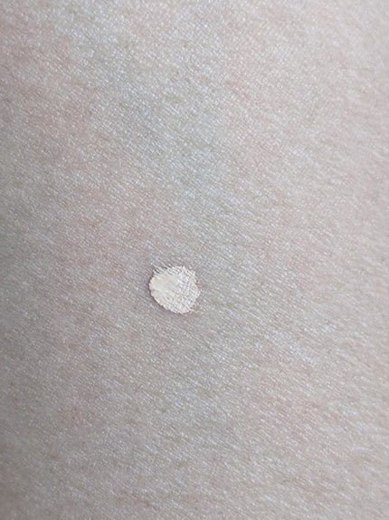 タトゥーウォータープルーフスカーコンシーラー/フォレンコス/リキッドコンシーラーを使ったクチコミ(3枚目)