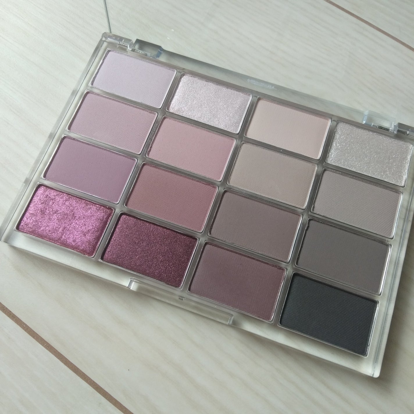 ソフトブラーリングアイパレット/wakemake/アイシャドウパレットを使ったクチコミ(2枚目)